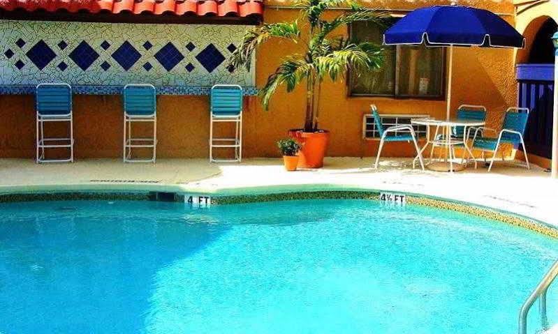 セヴィラ イン キシミー エクステリア 写真